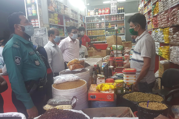 বরিশালে ভ্রাম্যমাণ আদালতে দুই ব্যবসায়ীকে জরিমানা
