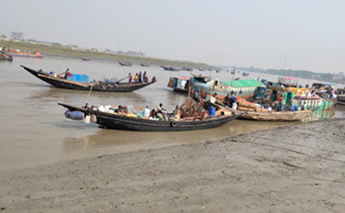 শুটকি আহরণে সুন্দরবনের দুবলায় ছুটেছে ১৫ হাজার জেলে