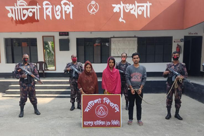 মহেশপুর সীমান্ত দিয়ে ভারতে যাওয়ার সময় আটক ৮