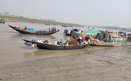 শুটকি আহরণে সুন্দরবনের দুবলায় ছুটেছে ১৫ হাজার জেলে