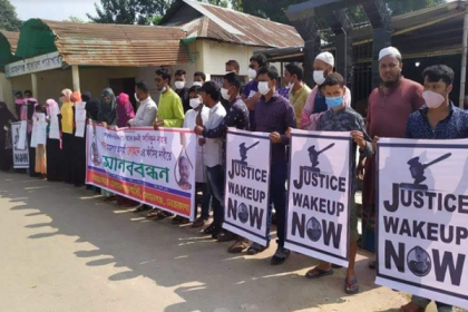 মোহনগঞ্জে ৫ সন্তানের জননীর ধর্ষকের ফাঁসির দাবিতে মানববন্ধন