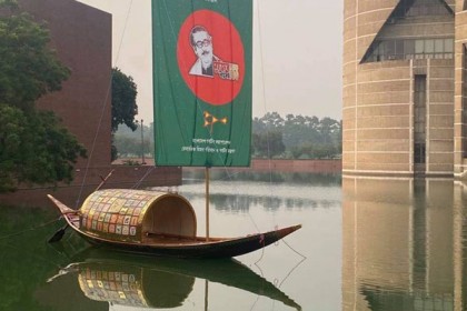 সংসদ লেকে ভাসানো নৌকা দু’টিতে ব্যয় ৪০ লাখ