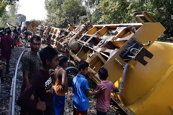 শ্রীমঙ্গলে তেলবাহী ট্রেন লাইনচ্যুত, সিলেটের সাথে যোগাযোগ বন্ধ