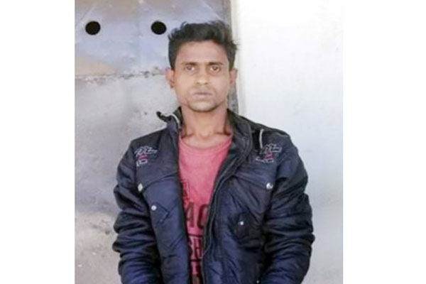 চলন্ত বাসে কিশোরীকে ধর্ষণ, চালক গ্রেফতার 