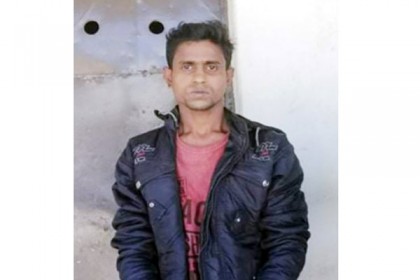 চলন্ত বাসে কিশোরীকে ধর্ষণ, চালক গ্রেফতার 