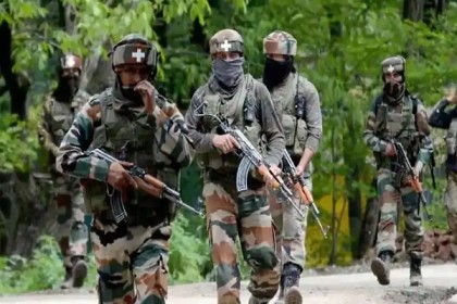 কাশ্মীরে সংঘর্ষের ঘটনায় ৪ নিরাপত্তা রক্ষী ও ৩ জঙ্গি নিহত