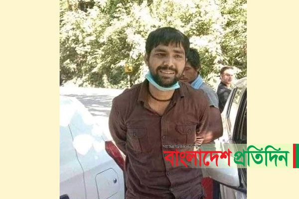 ভারতে পালানোর সময় সেই এসআই আকবর গ্রেফতার