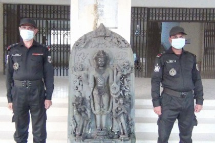 জয়পুরহাটে ৭৫ কোটি টাকা মূল্যের বিষ্ণু মূর্তি উদ্ধার