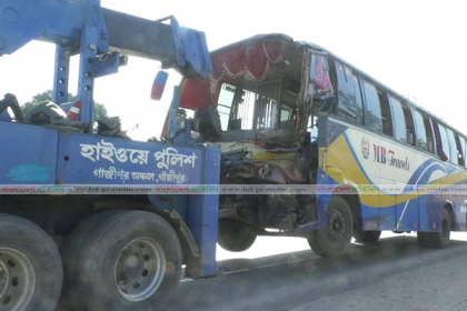 টাঙ্গাইলে বাস-ট্রাকের সংঘর্ষে চালকসহ নিহত ২