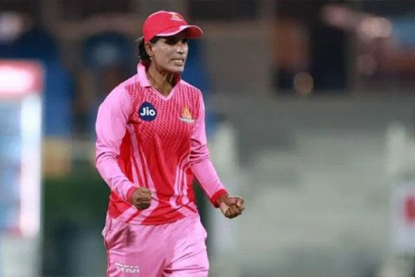 মেয়েদের আইপিএলে নজর কেড়েছেন সালমা
