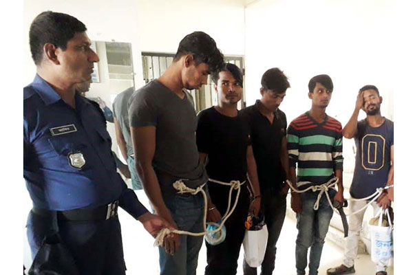 জুয়া খেলায় রাজাপুরে ভ্রাম্যমাণ আদালতে ৫ জনের কারাদণ্ড