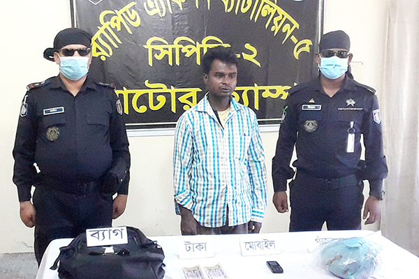 সিংড়ায় গাঁজাসহ যুবক আটক