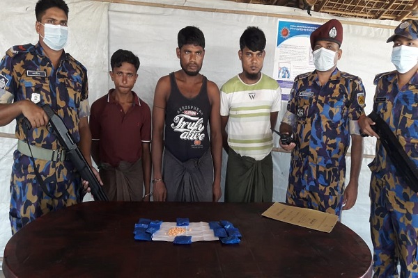টেকনাফে ইয়াবাসহ তিন রোহিঙ্গা আটক
