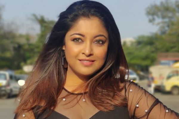 ‘আশিক বানায়া আপনে’র নায়িকা অভিনয়ে ফিরছেন ১০ বছর পর  

