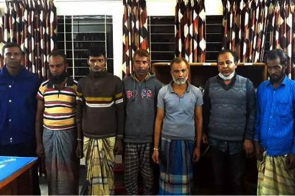 জুয়া খেলা ও মাদক সেবনের অপরাধে 
ঘোড়াঘাটে যুবলীগ নেতাসহ 
৬ জনের কারাদণ্ড