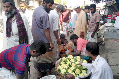 নাটোরে বাস্তবায়ন হচ্ছেনা ‘নো মাস্ক, নো সার্ভিস’ কার্যক্রম