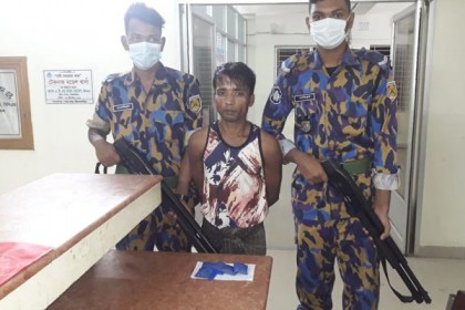 
টেকনাফে ইয়াবাসহ রোহিঙ্গা যুবক আটক