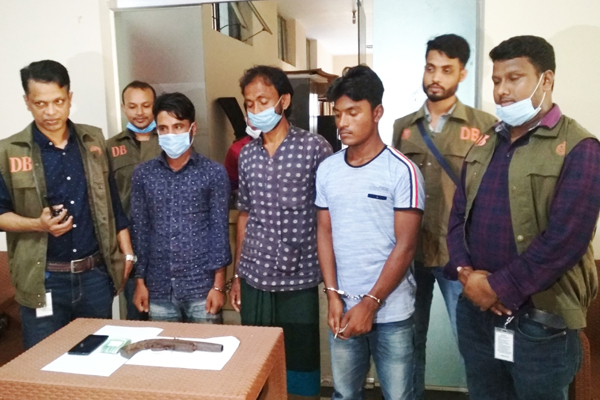পেকুয়ায় দেশীয় বন্দুকসহ ৩ অস্ত্র ব্যবসায়ী আটক
