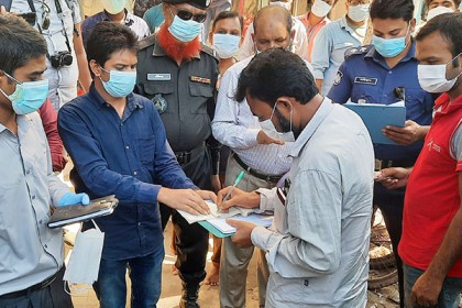 জামালপুরে স্বাস্থ্যবিধি নিশ্চিতে ভ্রাম্যমাণ আদালতের অভিযান