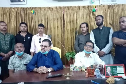 নড়াইলে আওয়ামী লীগ নেতার বিরুদ্ধে ষড়যন্ত্রের প্রতিবাদে বিক্ষোভ 