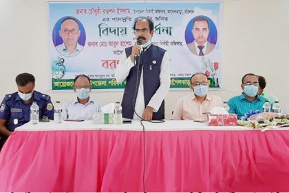 আগৈলঝাড়ায় নতুন ইউএনও’কে বরণ ও বিদায়ী কর্মকর্তাকে সংবর্ধনা