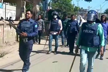 গায়ে ধাক্কা লাগায় যুবলীগের দু’পক্ষের সংঘর্ষ, আহত ২৫