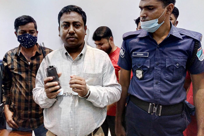 সিদ্ধিরগঞ্জে চাঁদাবাজি করতে গিয়ে আটক