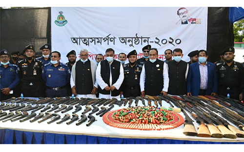 চট্টগ্রামে ৩৪ জলদস্যুর আত্মসমর্পণ