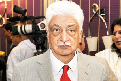 প্রতিদিন ২৫ কোটি টাকা দান করেন যিনি 


