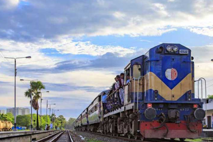 পাবনা-ঢাকা রুটে ট্রেন চলাচল সচল

