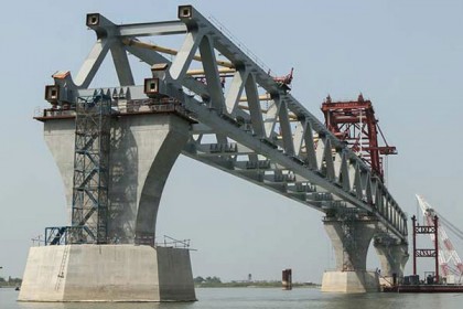 পদ্মাসেতুতে বসানো হল ৩৭তম স্প্যান