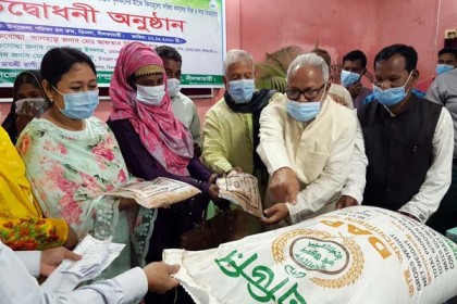 ডিমলায় কৃষকদের মাঝে সার ও বীজ বিতরণ