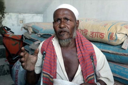 ভিক্ষা করে জমানো টাকা মসজিদের উন্নয়নে দান