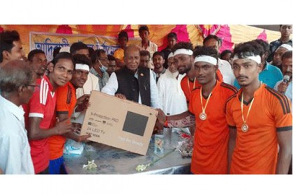 নাটোরে ফুটবল টুর্নামেন্ট অনুষ্ঠিত