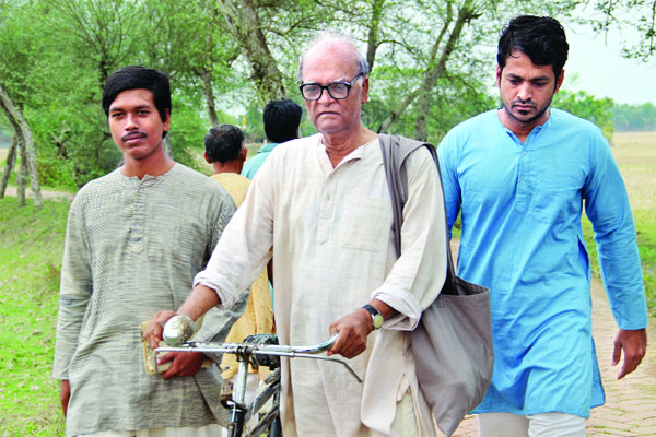 
তানভীর মোকাম্মেলের ‘রূপসা নদীর বাঁকে’