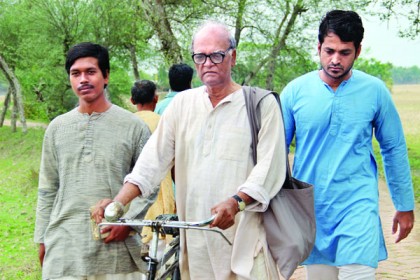 
তানভীর মোকাম্মেলের ‘রূপসা নদীর বাঁকে’