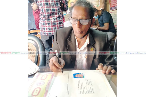 প্রধানমন্ত্রীর নামে ৫ শতাংশ জমি দিলেন আইনজীবী সহকারী সুখরঞ্জন