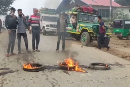 দিঘীনালায় ছাত্রলীগের পদবঞ্চিতদের সড়ক অবরোধ, যানবাহন ভাঙচুর