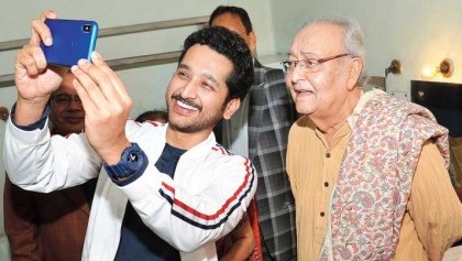 বাংলা সিনেমার চে যদি উত্তমকুমার হন, সৌমিত্র তা হলে ফিদেল