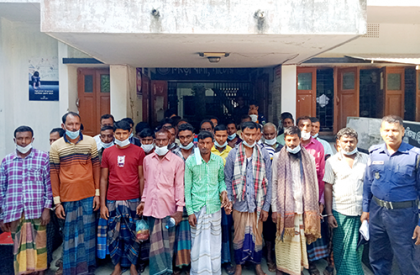 নাটোরের সিংড়ায় ৩২ জুয়াড়ি আটক 
