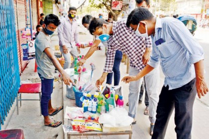 রাজধানীতে মাস্ক পরা নিশ্চিতে মোবাইল কোর্ট পরিচালনার নির্দেশ