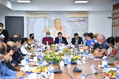 কর্মকর্তাদের রূপপুর পারমাণবিক বিদ্যুৎকেন্দ্র ঘুরে দেখালেন পররাষ্ট্রমন্ত্রী