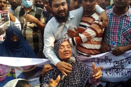 খুনিদের বিচার দাবিতে কাঁদলেন মা, ভাই ও স্ত্রী
