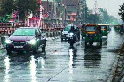 দিল্লির রাস্তায় আকাশ থেকে পড়ল তেল!