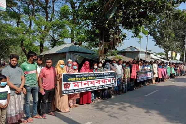 গলাচিপায় ধর্ষককে গ্রেফতারের দাবিতে মানববন্ধন