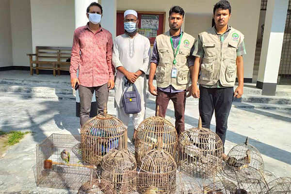 শেরপুরে ২৫টি পাখি জব্দ