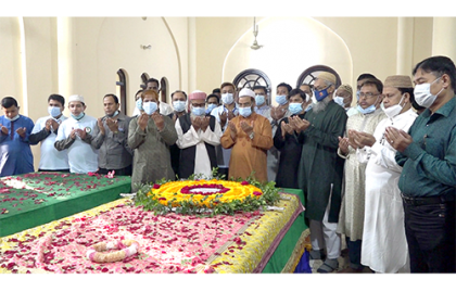 মৃত্যুবার্ষিকীতে মওলানা ভাসানীর মাজারে ভক্তদের ঢল 