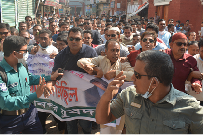 উপ-নির্বাচনের ফল বাতিলের দাবিতে বরিশালে যুবদলের বিক্ষোভ