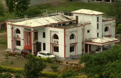 তিন বছর বাড়ি ভাড়া দেন না উপাচার্য
