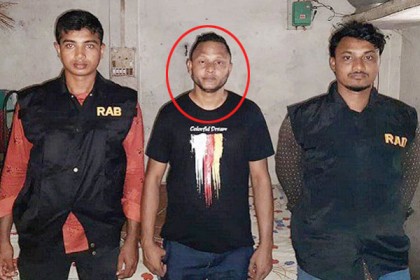 হাওরে নৌকায় লুকিয়ে ছিলেন সাকিবকে হুমকিদাতা মহসিন